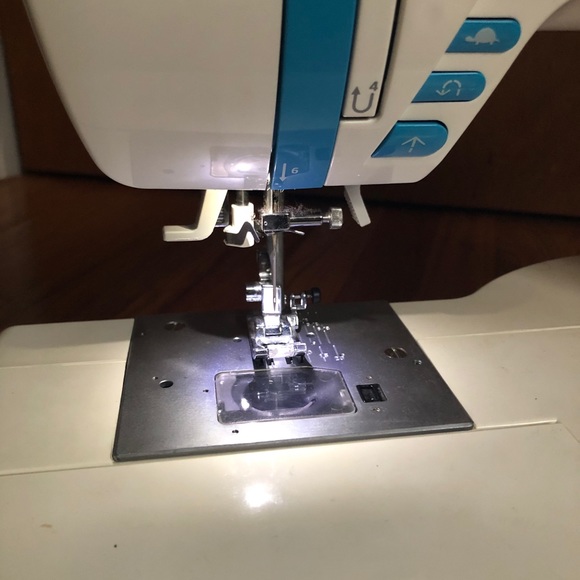 Euro Pro X Computerized Sewing Machine - Picture 4 of 4